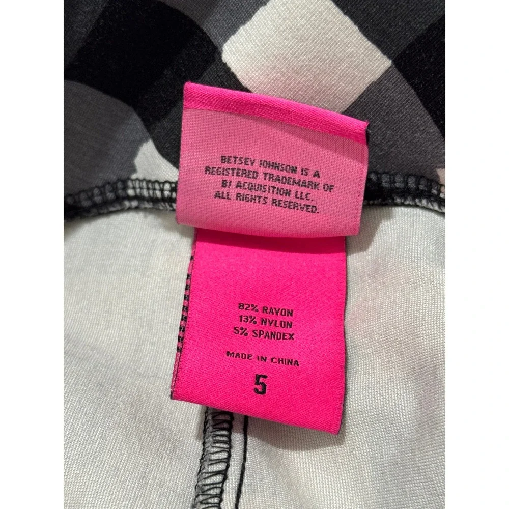 Torrid Betsey Johnson Buffalo Plaid Pull-On Crop Pants Size 5 Plus Black White